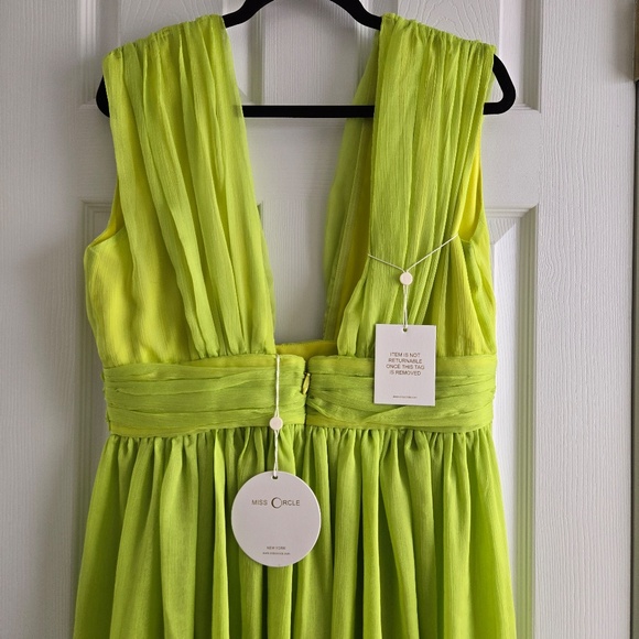 Miss Circle Valley Of Angels Lime Chiffon Pleated High Slit Maxi Dress - Picture 10 of 12